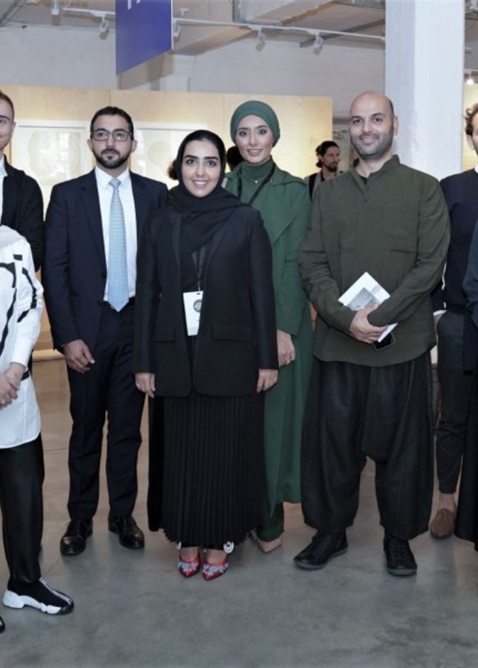 الشيخ فاهم بن سلطان القاسمي، رئيس دائرة العلاقات الحكومية في الشارقة، يلقي كلمة خلال الحفل