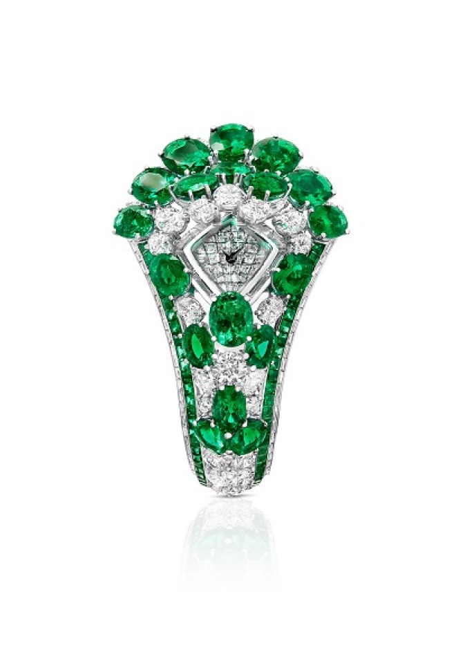 ساعة من باكس وستراوس Backes & Strauss