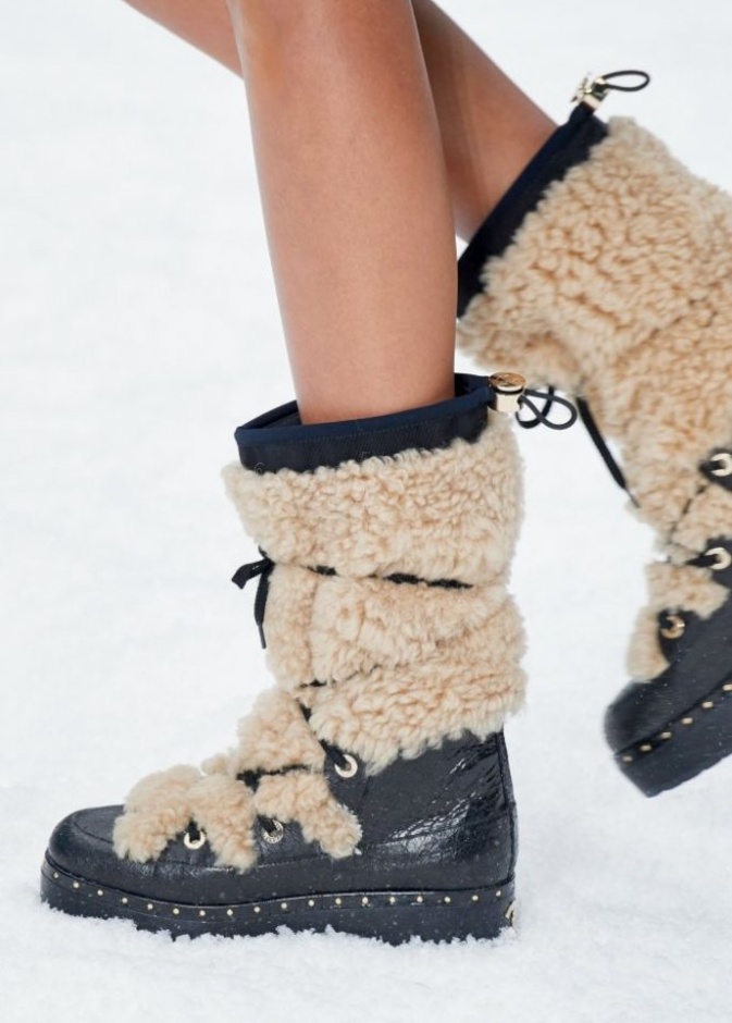  حذاء شتوي من Chanel