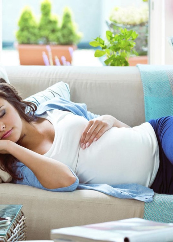 أسباب قلة النوم أثناء الحمل وطرق التغلب عليها