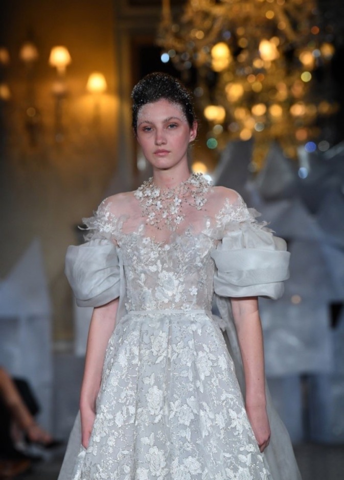 فساتين بأكمام منفوخة