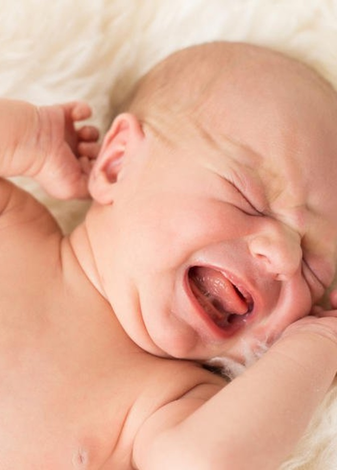 لهذه الأسباب لا يجب ترك الرضيع يبكي وقتا طويلا