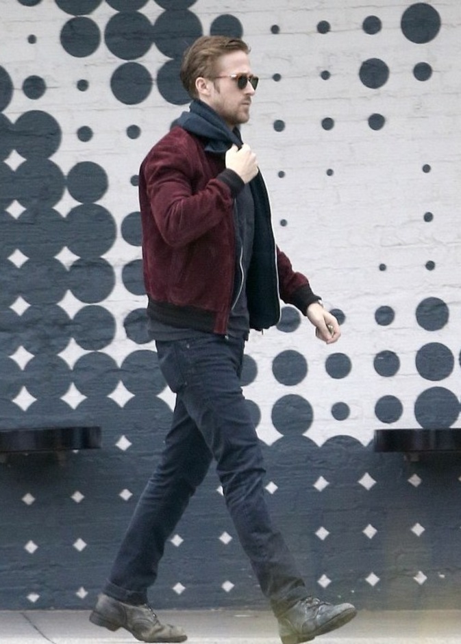 اختار ريان قميص كاجوال بنقشة الكارو الناعمة مع الجينز المريح