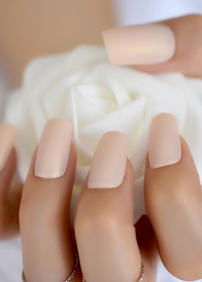 استخدمي الاظافر السيليكون لإصلاح الاظافر المكسورة