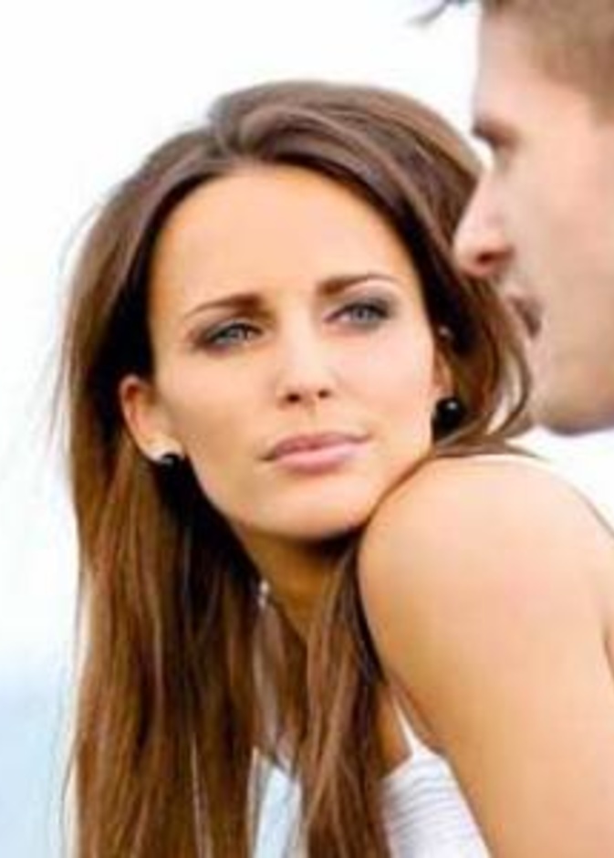 علامات تدل على إهتمام المرأة بالرجل 