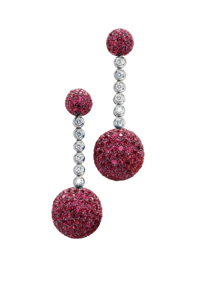  أقراط ذهب أبيض مع أحجار الروبي من دي غريسوغونو De Grisogono