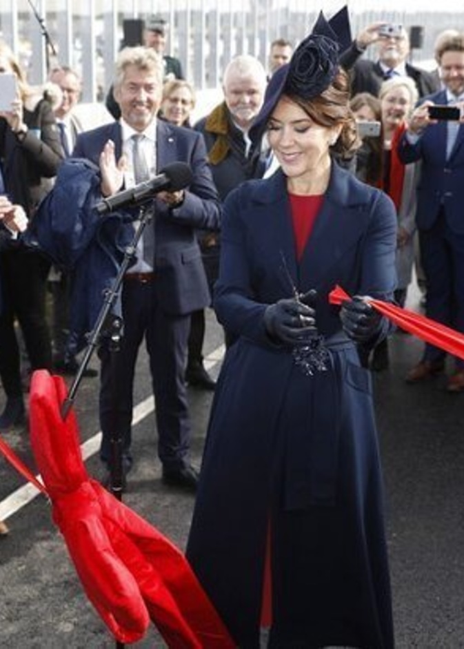 افتتحت الأميرة ماري جسر الأميرة ماري زوجة ولي العهد