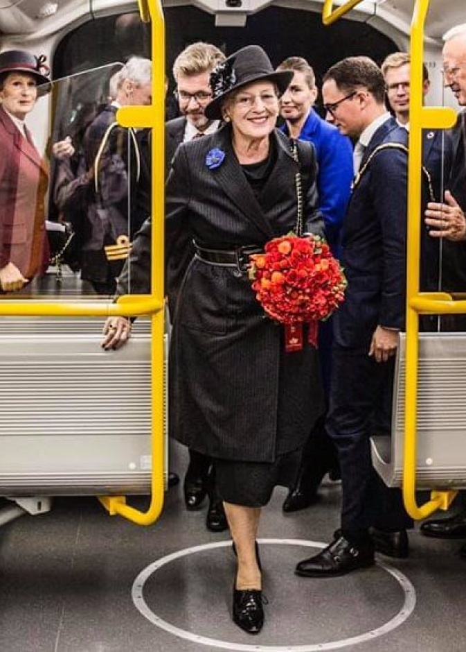 ملكة الدنمارك تفتتح خط مترو جديد