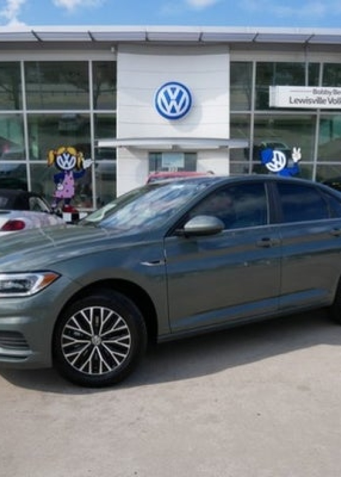 فولكس فاغن تستعرض سيارتها الجديدة Jetta