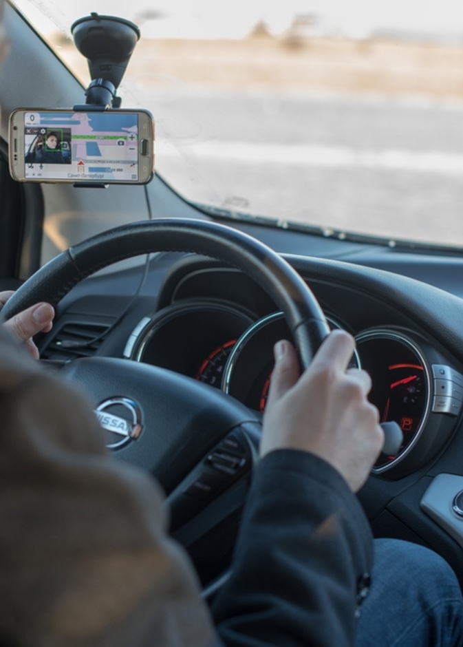  Drive Safely تطبيق جديد للهواتف لتنيه قائد السيارة لخفض حوادث المرور