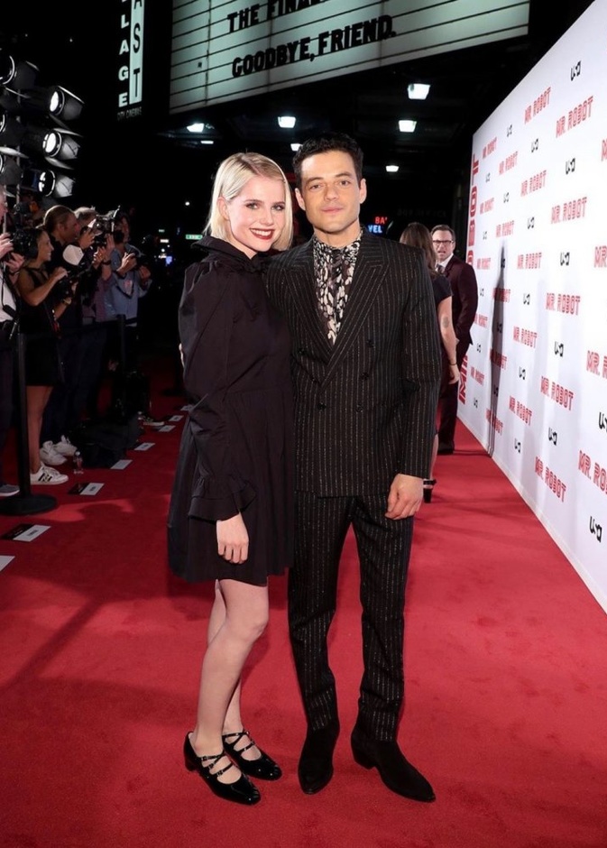 رامي مالك وصديقته لوسي بوينتون خلال عرض فيلمه الجديد Mr. Robot