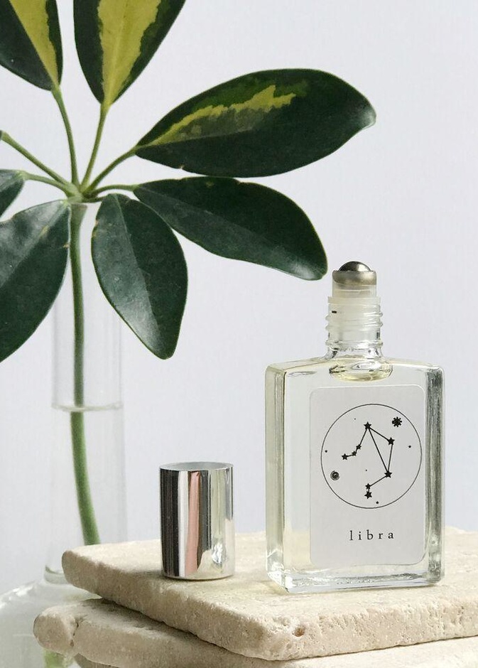 تحرص على إختيار العطور المواكبة للموضة وتبحث عن أجدد ما تطرحه العلامات التجارية الفاخرة