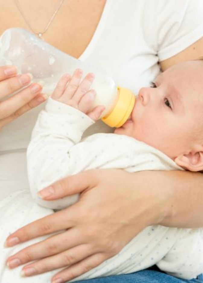 أضرار الرضاعة الصناعية للطفل 