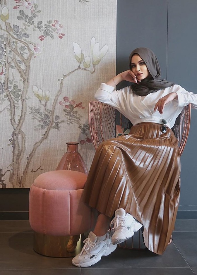 تنورة بليسيه جلد طويلة