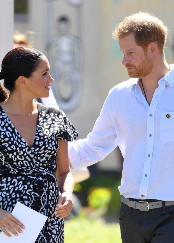 سكرتير الأميرة ديانا يحذر الأمير هاري وميغان ماركل من معاداة وسائل الإعلام