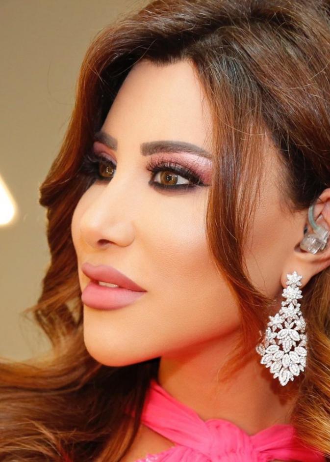 مكياج وردي من كارلا حداد دعما لشهر التوعية بسرطان الثدي