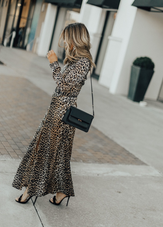 فستان جلد نمر كم طويل من Alexandre Vauthier