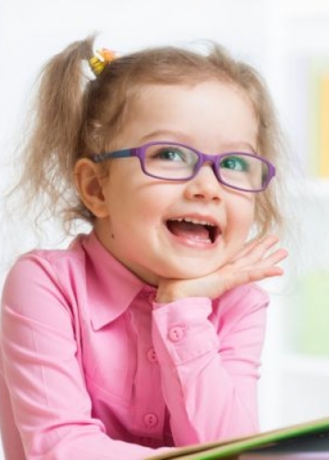 أهمية فحص عيون الأطفال قبل سن الرابعة 