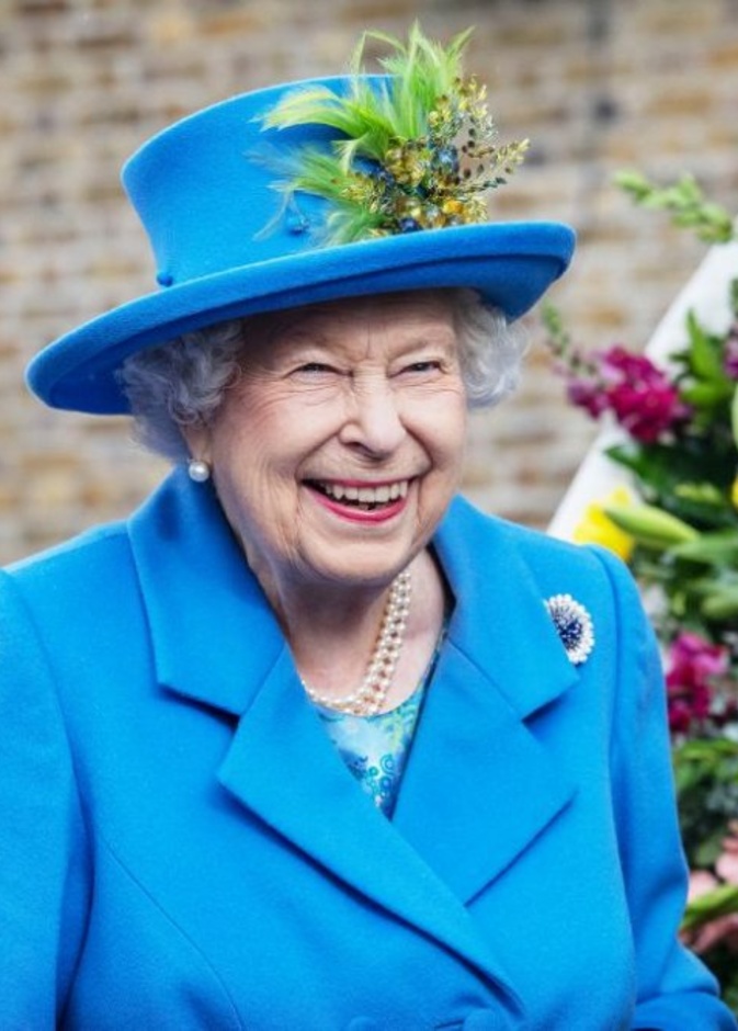 أطفال يمتدحون ملكة بريطانيا في أولى مهماتها الرسمية بعد عودتها من بالمورال