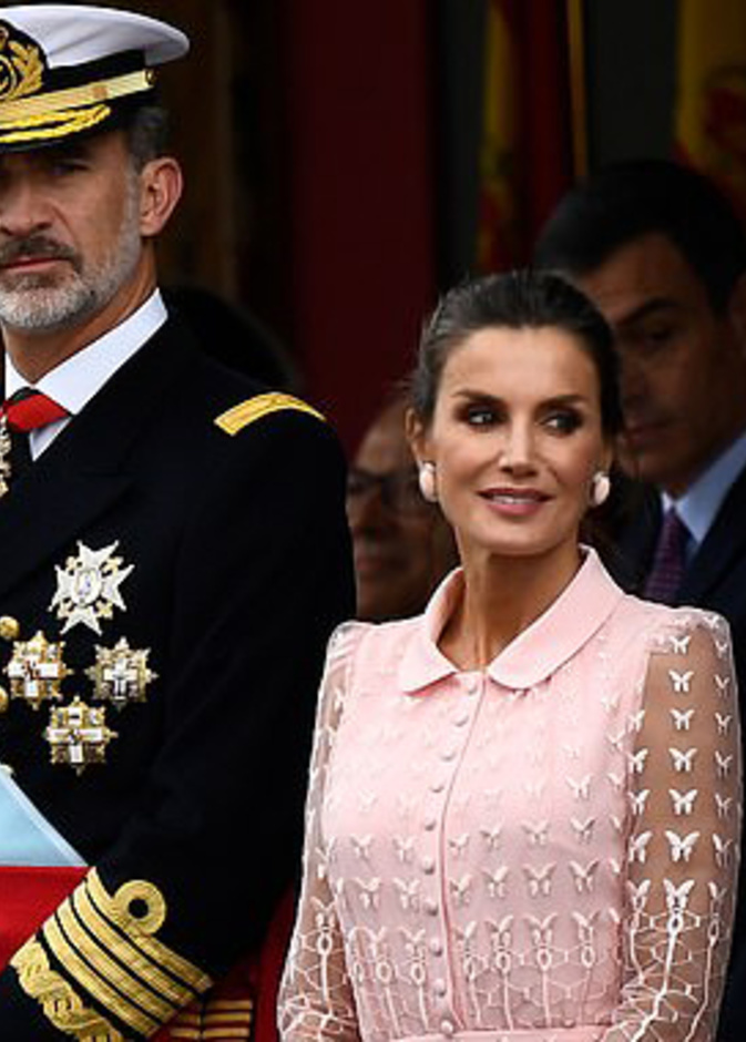 الملك فيليب السادس  ملك إسبانيا وزوجته الملكة ليتيزيا وابنائهم