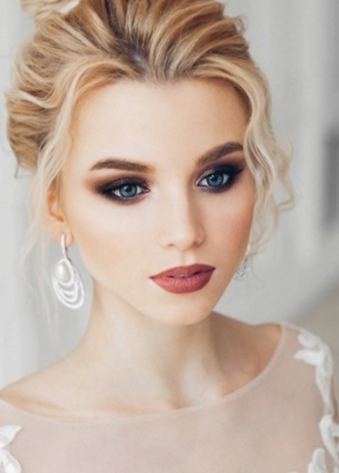  مكياج عيون سموكي اسود وذهبي للعروسة بالصور