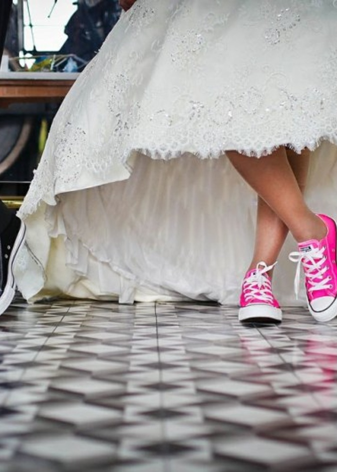 أحذية رياضية للعروس