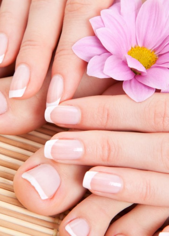 استخدمي مرطبات يومية لترطيب الأظافر