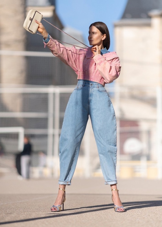 Mom jeans بقصة مبالغة