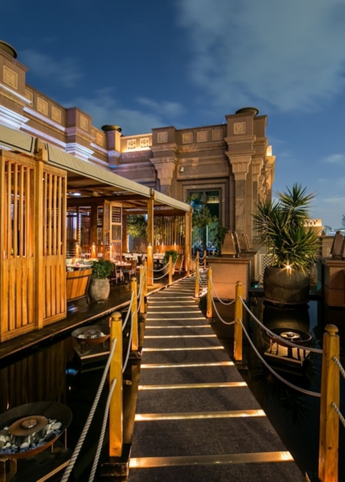 هاكاسان أبوظبي قصر الإمارات يفتتح ترّاسه الشهير