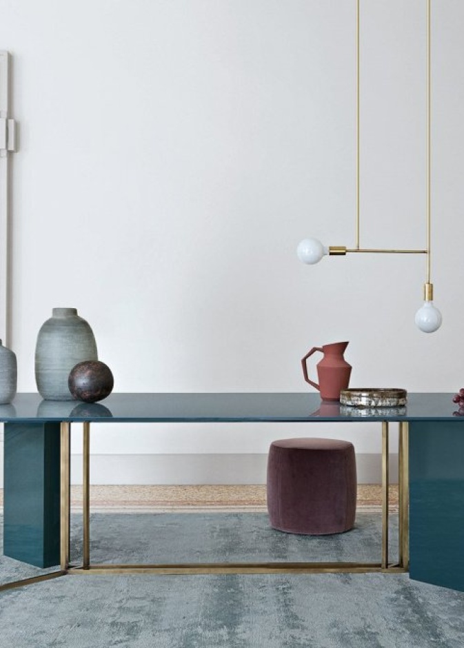  غرفة طعام مودرن تتباهى بديكور يعتمد من الخشب الطبيعي مع المعدن