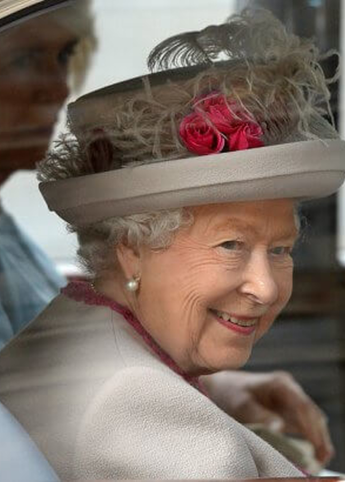 ملكة بريطانيا ودوقة كورنوال يظهران معا لأول مرة بعد العطلة