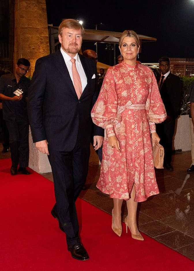 الملكة ماكسيما مع زوجها ملك هولندا فيليم ألكساندر خلال زيارتهما إلى الهند