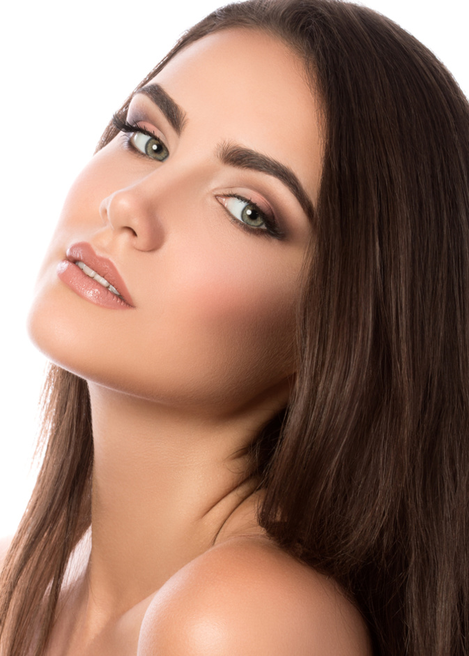 تعرفي الى فوائد زيت الخروع لتكثيف الحواجب