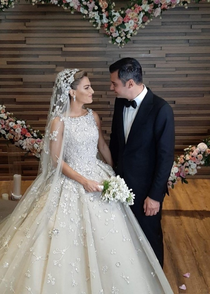 ظهور الزوجة السابقة لكاظم الساهر في حفل زفاف ابنهما