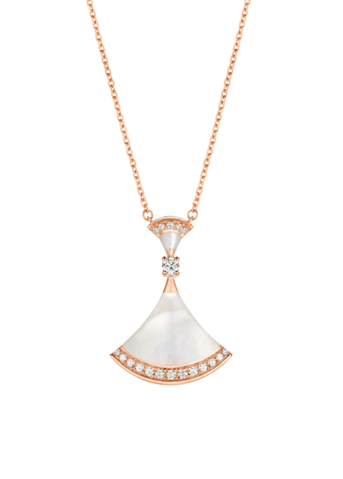 اشكال سلاسل ذهب جديدة للعروس السعودية 2019 من دار Bvlgari 