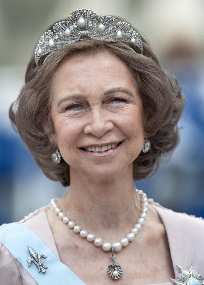 الملكة اليزابيث ترتدي تاج The Vladimir Tiara