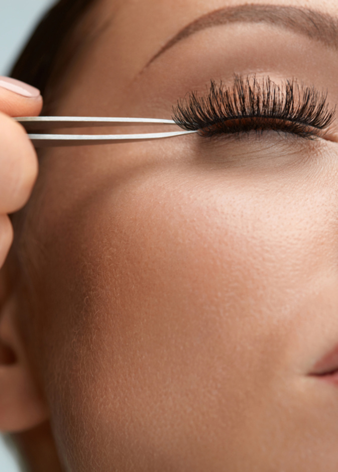 اضرار تركيب الرموش الصناعية على العين