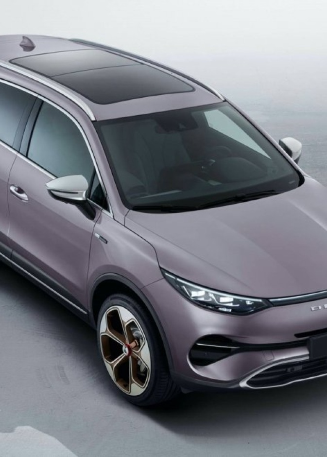 Denza X سيارة مرسيدس بعلامة صينية