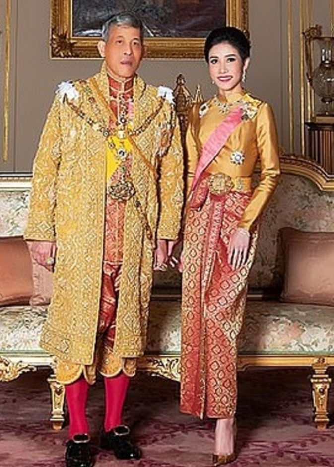 الملك ماها فاجيرالونغكورن تزوج سينينات وونجفاجيراباكدي في أغسطس