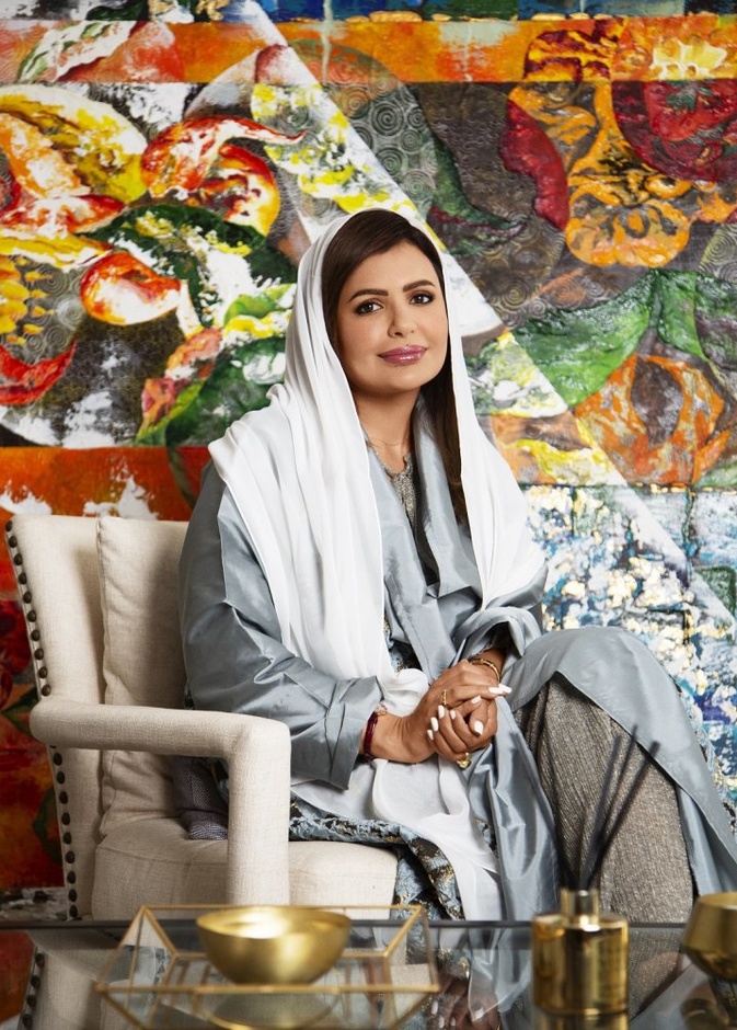 الفنانة التشكيلية الإماراتية مها المزروعي