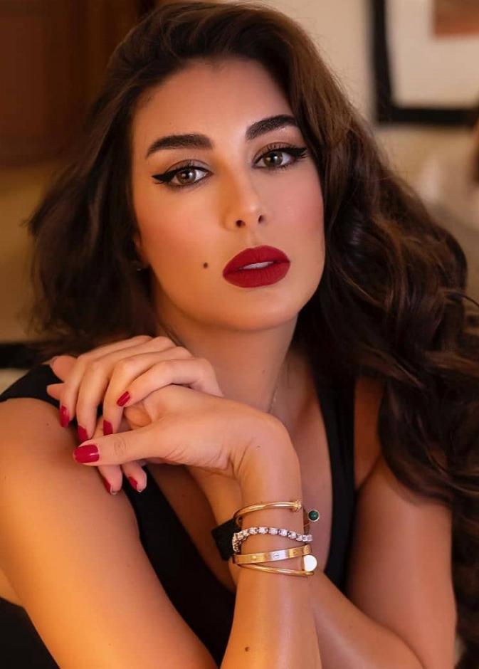 من برايك تتفوق بإطلالتها الجمالية على زميلتها