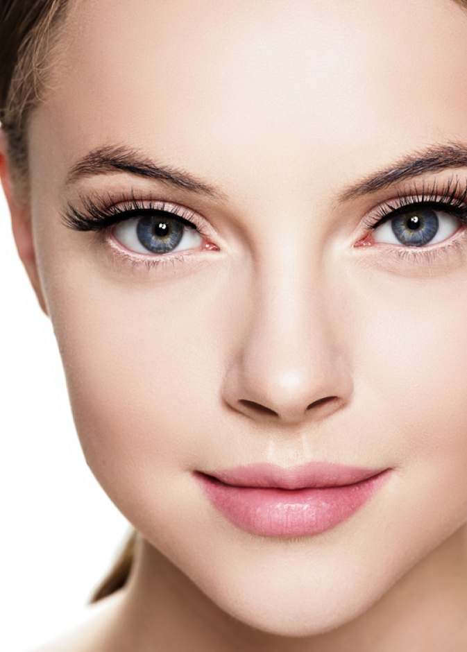 تعرفي على نصائح يومية للمحافظة على الرموش وتكثيفها