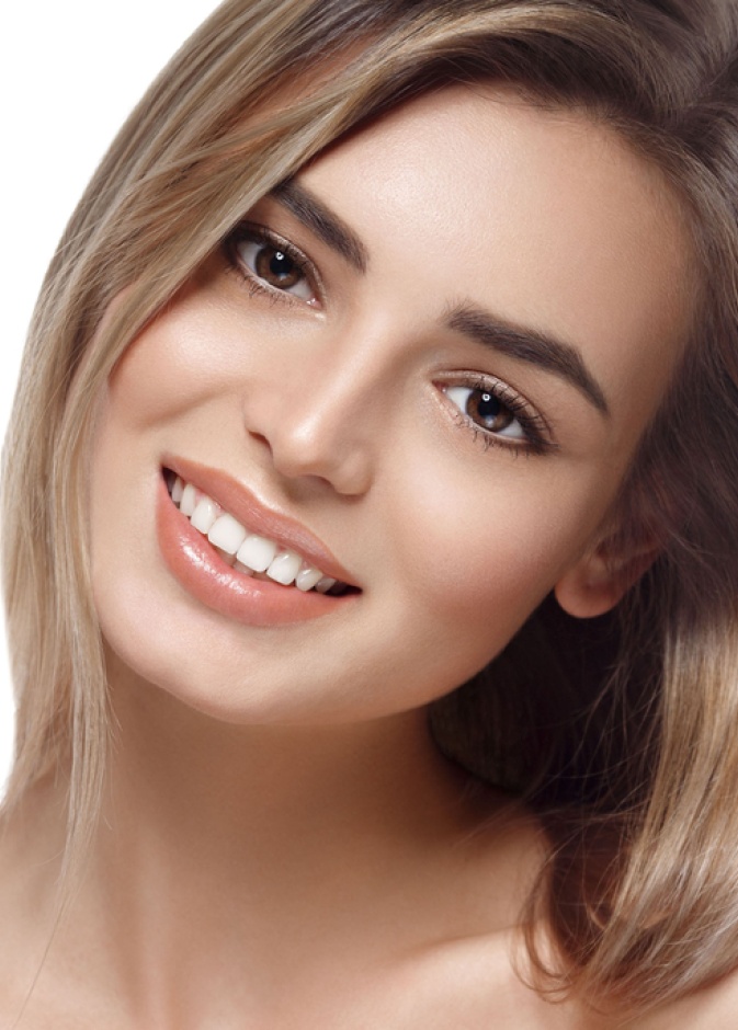  تعرفي على كيفية جعل الاسنان بيضاء بطريقة طبيعية
