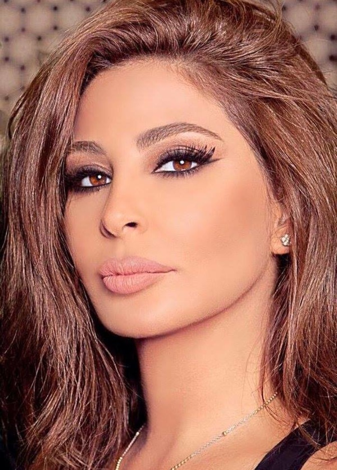 اليسا حافظت على اطلالاتها الجمالية الراقية