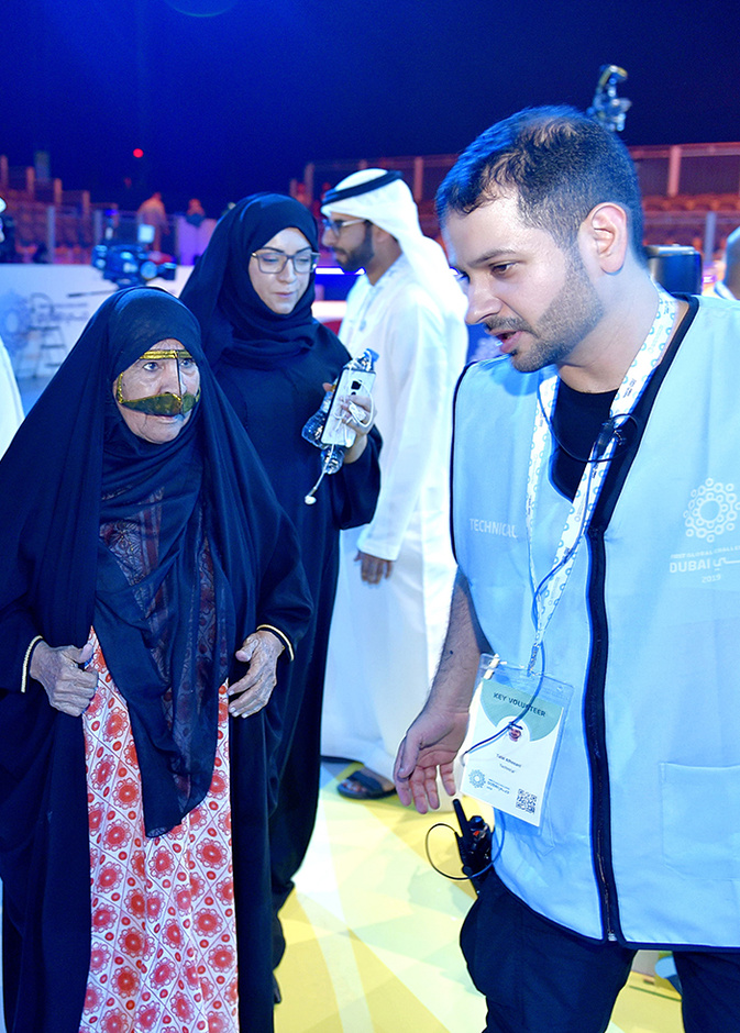 شيخة وشيخة .... الجدة والحفيدة في أكبر حدث عالمي للروبوتات