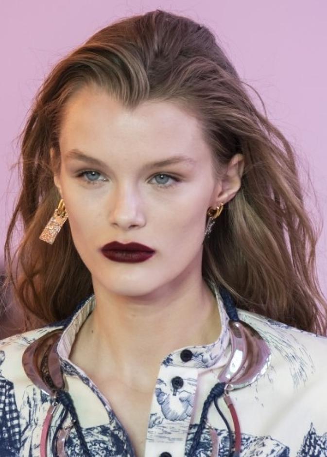 اجمل درجات الروج الداكنة احدث موضة شتاء 2020 من Chloe