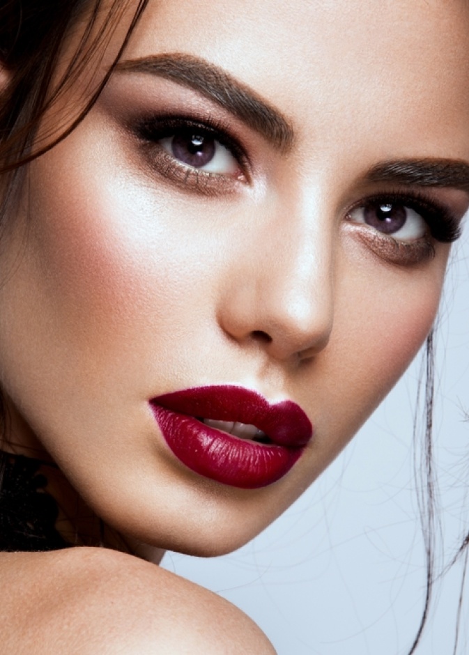 تعرفي على طريقة عمل مكياج للبشرة الحنطية للنهار في خريف 2019