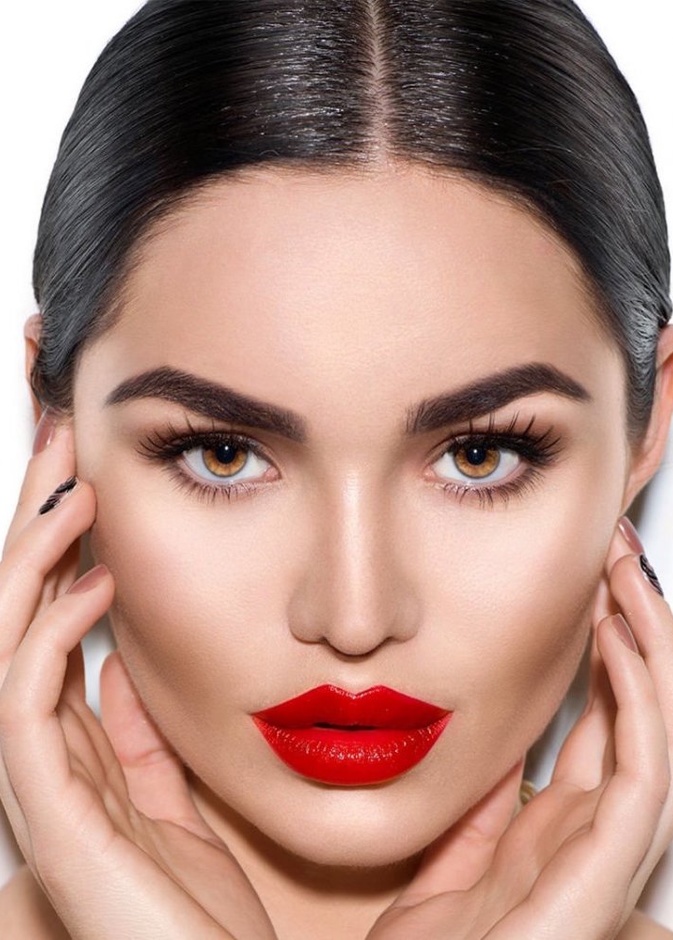 تعرفي على طريقة رسم الحواجب بالحنة بسهولة وسرعة