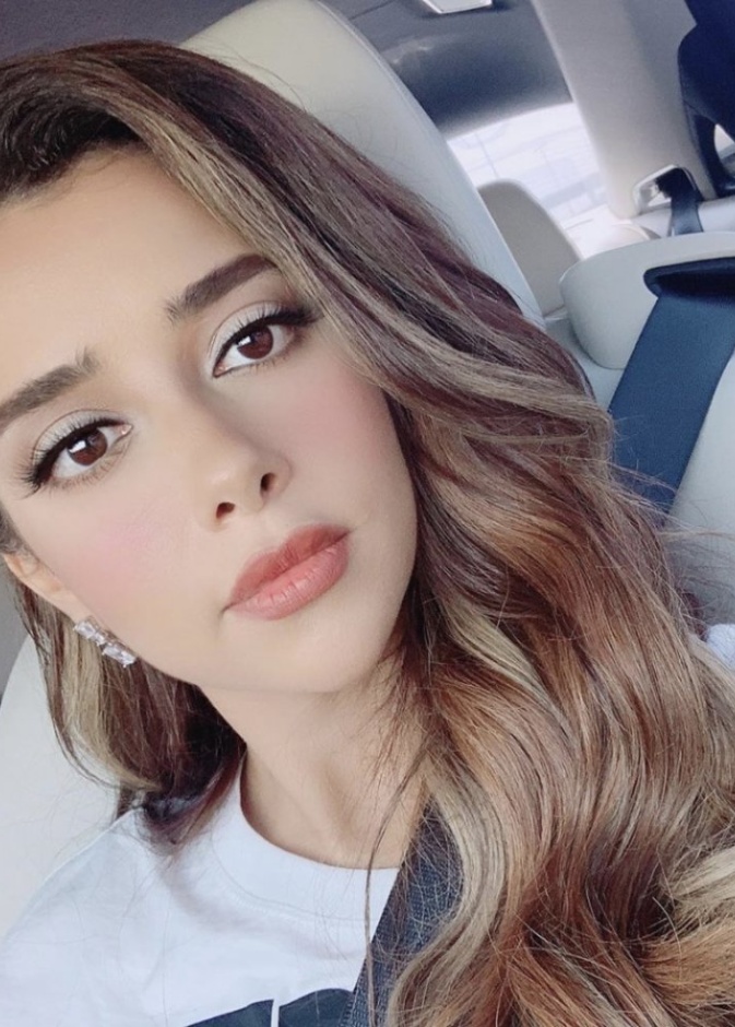 بلقيس فتحي تشارك متابعيها على الانستغرام بصورة سيلفي جميلة