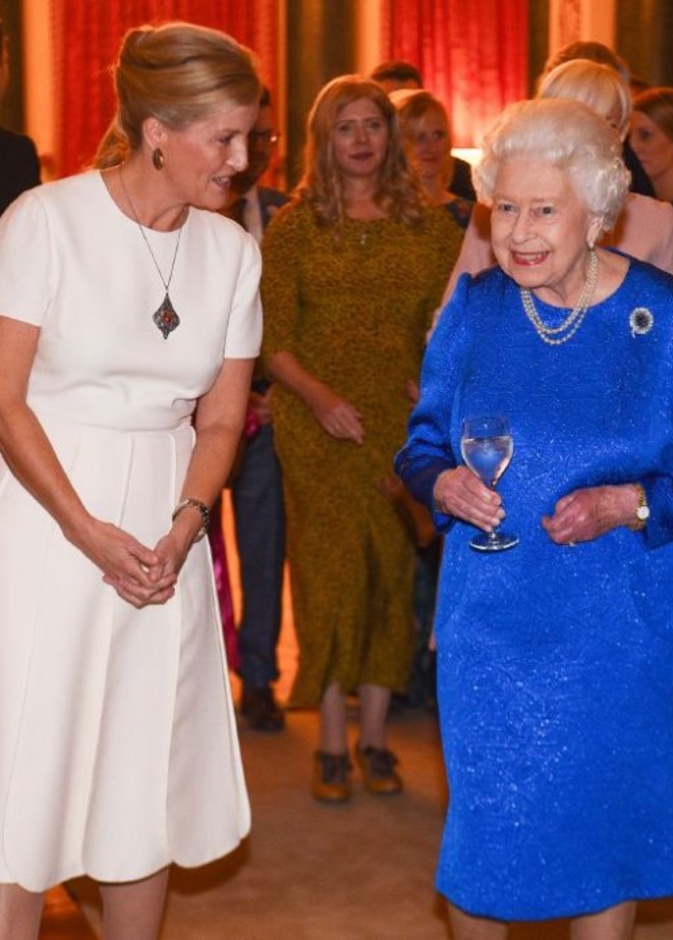 ملكة بريطانيا وصوفي كونتيسة وسكس في حفل استقبال خيري لمكافحة العمى